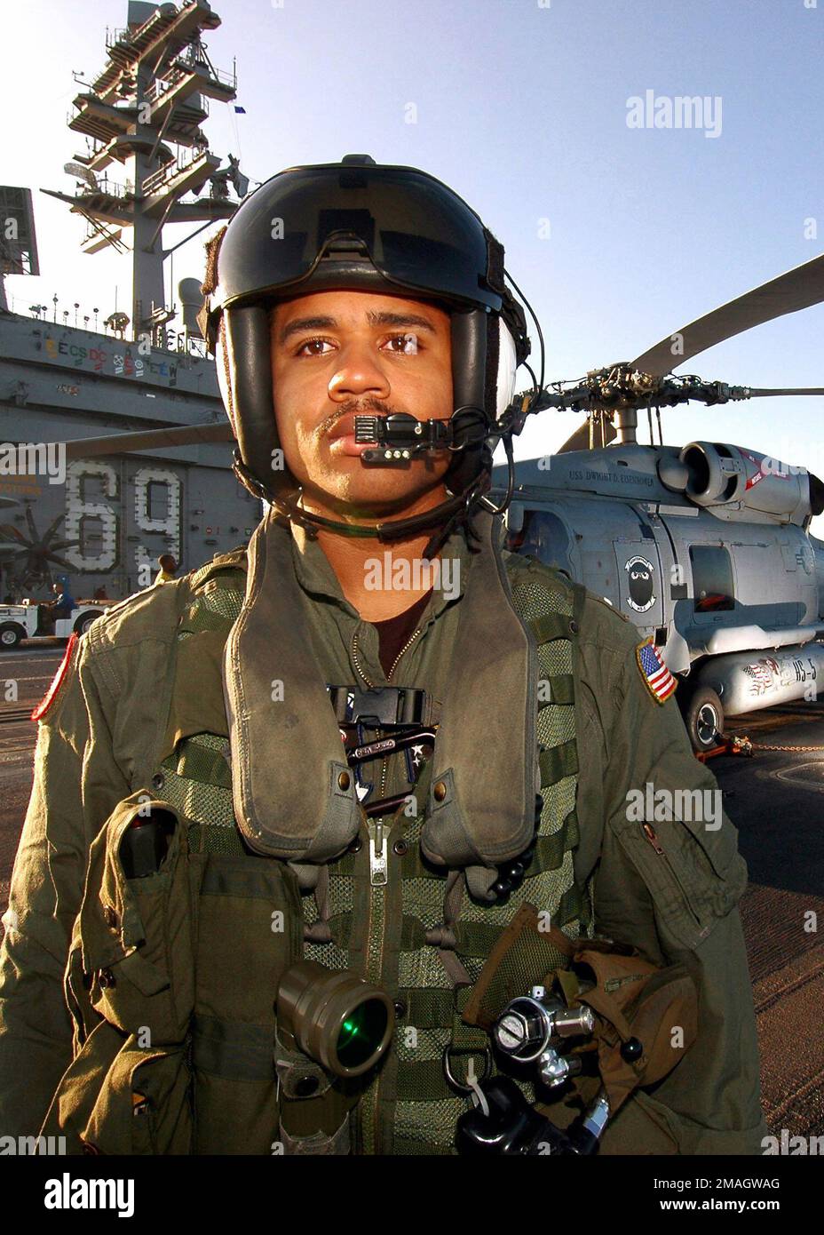 070124-N-0490C-001. Base : USS Dwight D Eisenhower (CVN 69) Banque D'Images