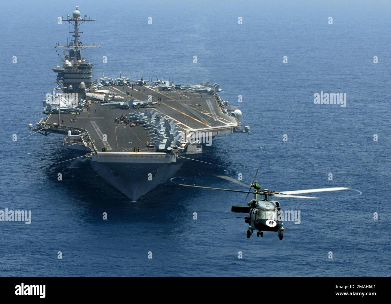 070413-N-0684R-251. Base: Mer d'Arabie Banque D'Images