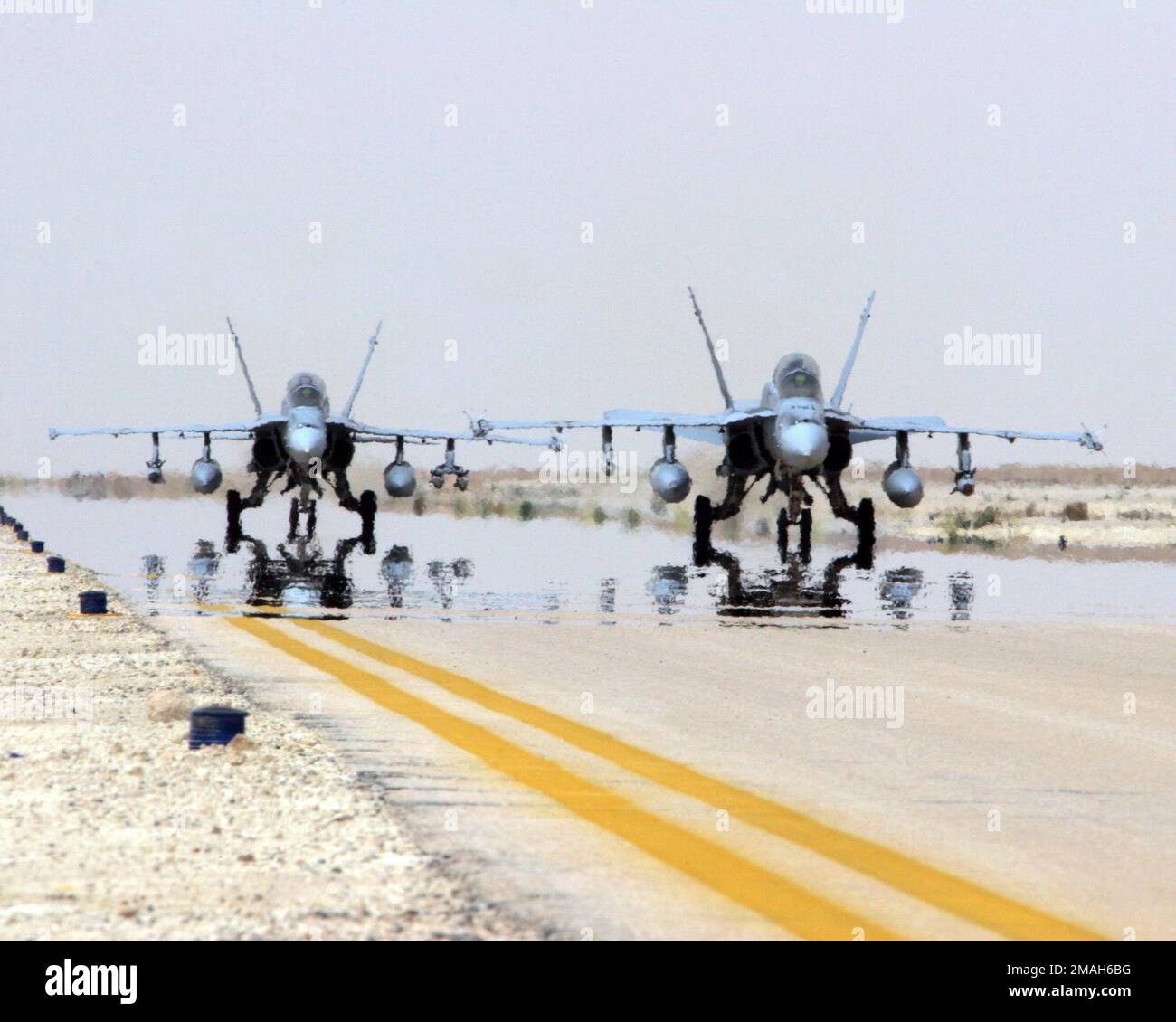 070428-M-7404B-039. Base: Al Asad Air base Etat: Al Anbar pays: Irak (IRQ) Banque D'Images
