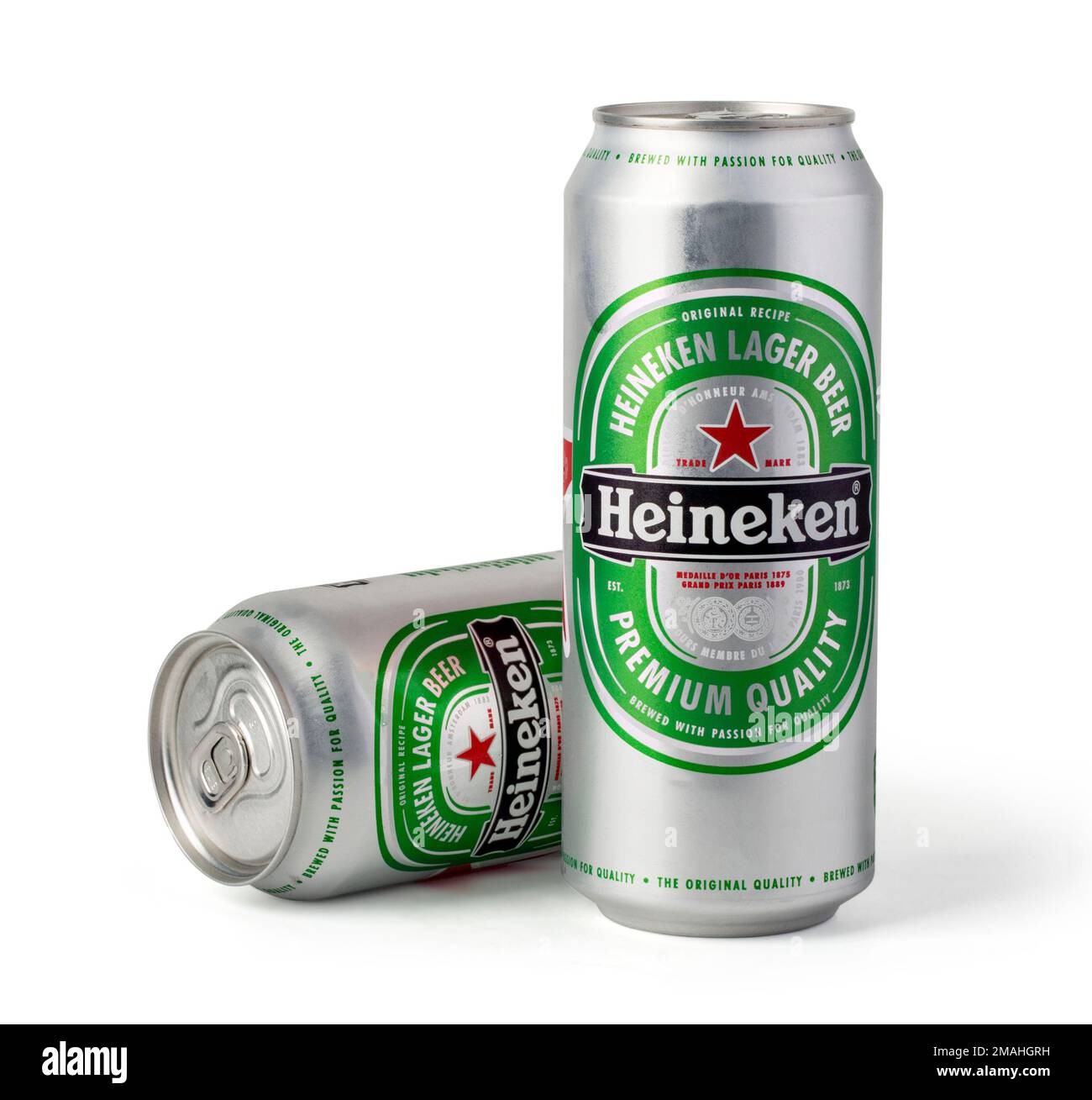 CHISINAU, MOLDAVIE - 14 novembre 2015: Boîtes de bière Heineken isolées sur blanc.avec passe-cheveux Banque D'Images