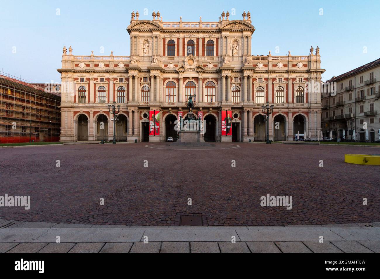 Façade arrière du Palazzo Carignano sur la Piazza Carlo Alberto (place Carlo Alberto), Turin, Italie Banque D'Images