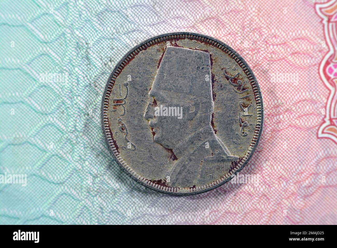 EGYPTE : 4 monnaies argent : 2 pièces d'une livre roi Fa…