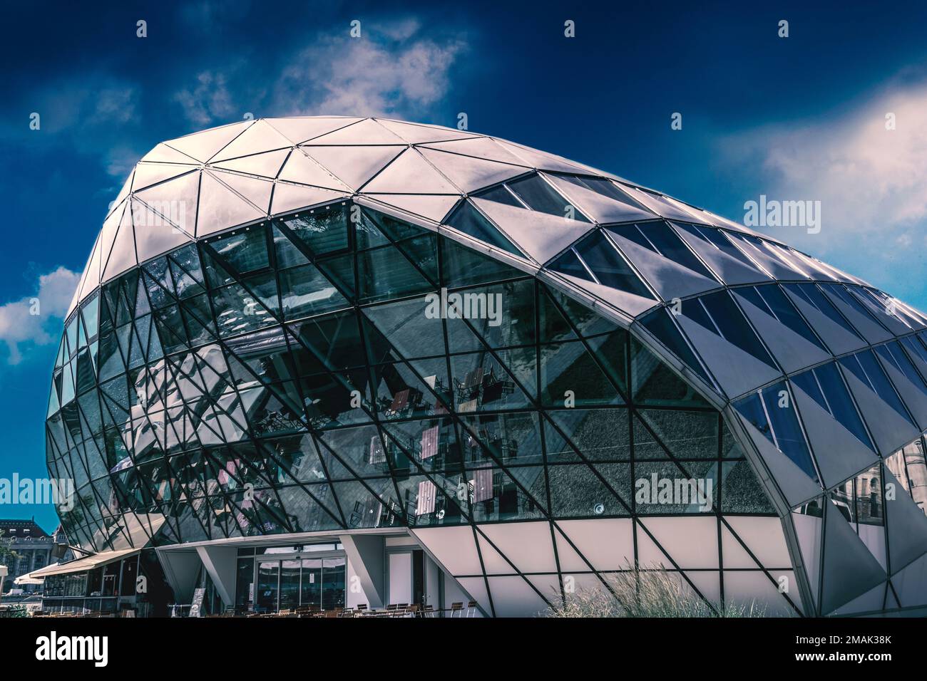 Le bâtiment emblématique de Budapest, le Bálna, qui définit l'horizon du Danube depuis des années Banque D'Images