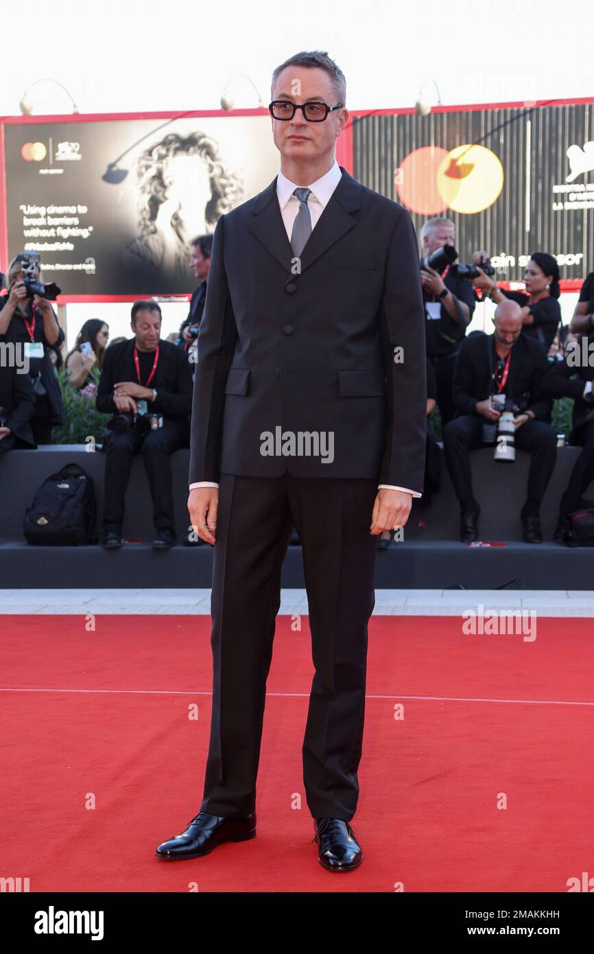 Nicolas Winding Refn poses for photographers upon arrival at the premiere of the film 'Chiara' during the 79th edition of the Venice Film Festival in Venice, Italy, Friday, Sept. 9, 2022. (Photo by Joel C Ryan/Invision/AP) Banque D'Images
