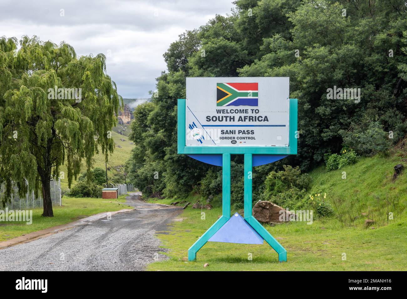 Panneau de bienvenue sur le côté de la route de retour du Lesotho, KwaZulu Natal, Afrique du Sud. Banque D'Images