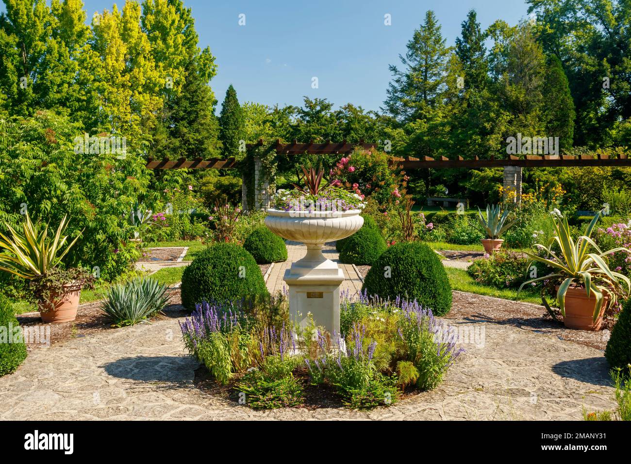 Jardin formel au Megerzen Gardens Metropark, Dayton, Ohio, États-Unis. Banque D'Images