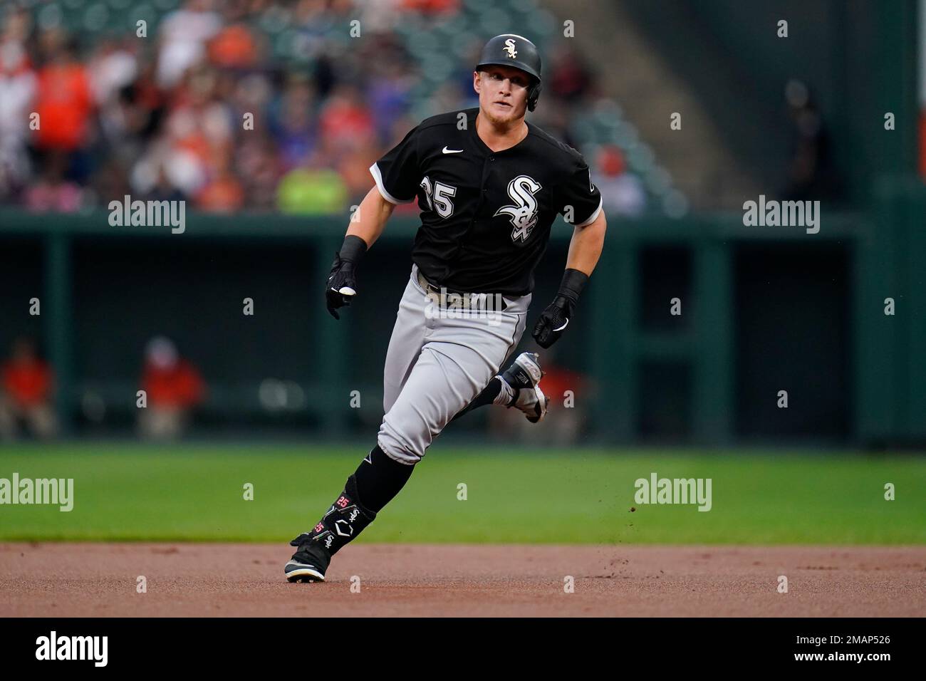 Chicago White Sox's Andrew Vaughn runs the bases while hitting a leadoff home run against the Baltimore Orioles during the first inning of a baseball game, Thursday, Aug. 25, 2022, in Baltimore. (AP Photo/Julio Cortez) Banque D'Images