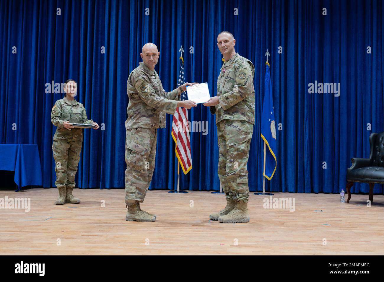 ÉTATSUNIS Le colonel de la Force aérienne, Josh B. Piers, à gauche
