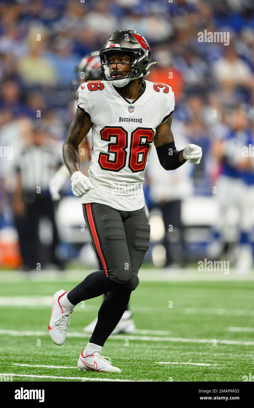 Tampa Bay Buccaneers cornerback Don Gardner (36) lines up on defense during an NFL football game against the Indianapolis Colts, Saturday, Aug. 27, 2022, in Indianapolis. (AP Photo/Zach Bolinger) Banque D'Images