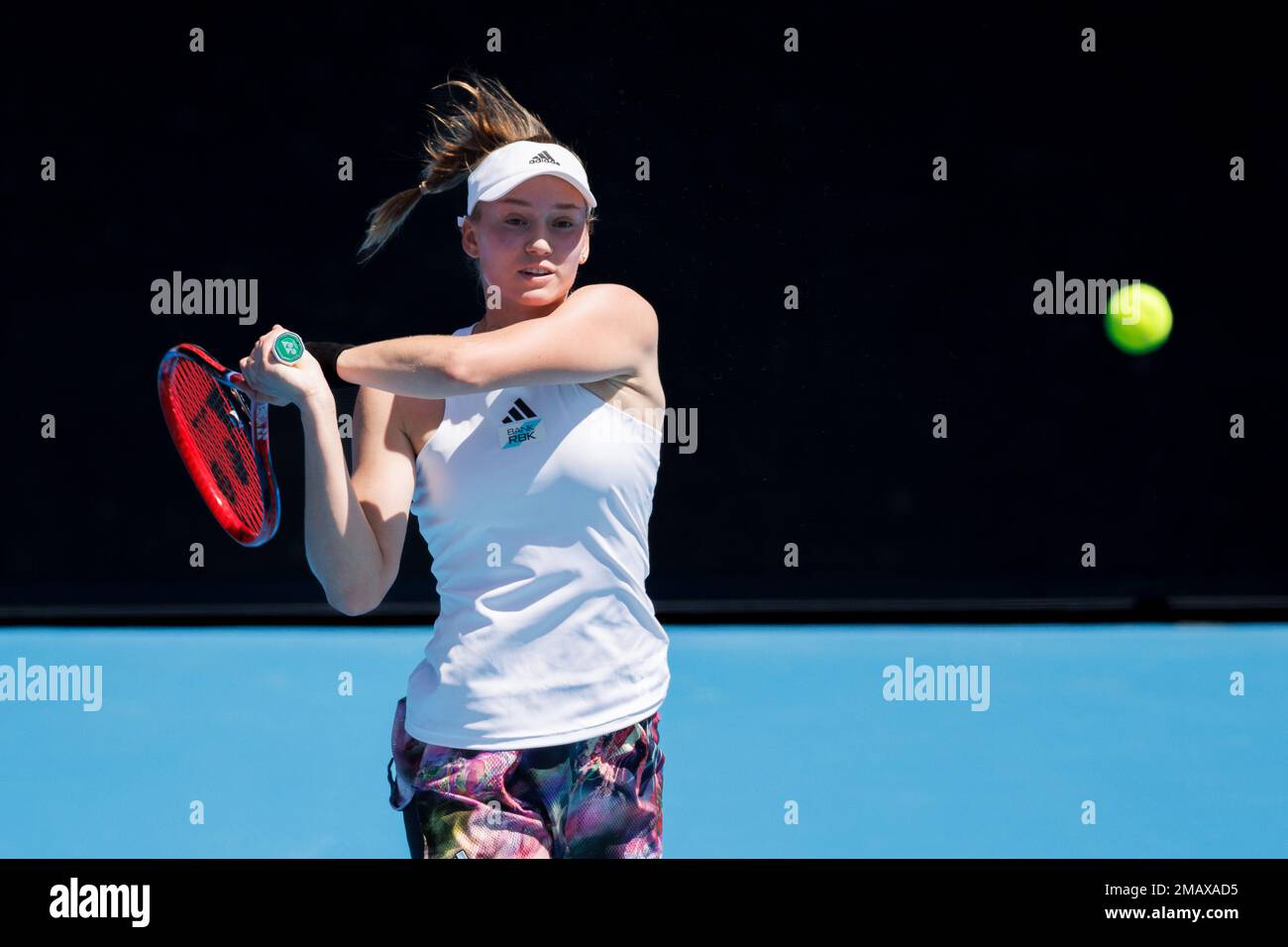 Melbourne, Australie. 20th janvier 2023. 22nd SEED Elena RYBAKINA du Kazakhstan en action contre 13th SEED Danielle COLLINS des États-Unis dans le match des femmes célibataires le jour 5 de l'Open australien 2023 sur Kia Arena, à Melbourne, en Australie. Sydney Low/Cal Sport Media. Crédit : csm/Alay Live News Banque D'Images