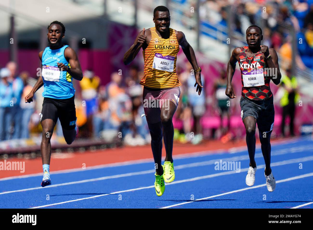 Emmanuel Kipkurui Korir, right, of Kenya, runs with Haron Adoli of Uganda and Michael Joseph, left, of St Lucia in their heat of the men's 400 meters during the athletics in the Alexander Stadium at the Commonwealth Games in Birmingham, England, Wednesday, Aug. 3, 2022. (AP Photo/Alastair Grant) Banque D'Images