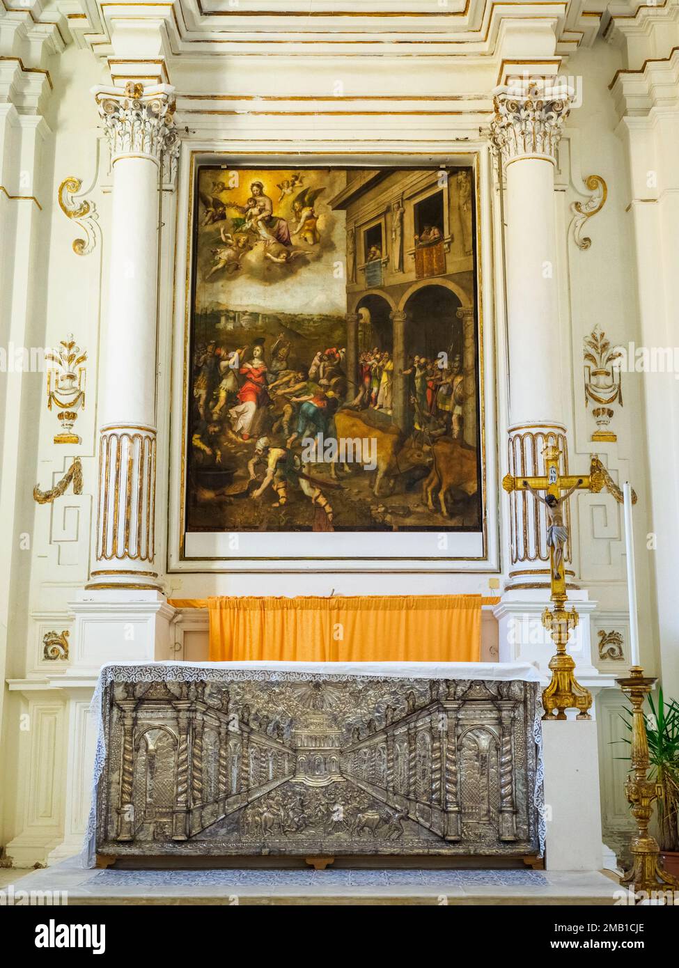 Haut autel avec la peinture représentant le martyre de Santa Lucia par Deodato Guinaccia 1579 dans l'église Santa Lucia alla Badia - Syracuse, Sicile, Italie Banque D'Images