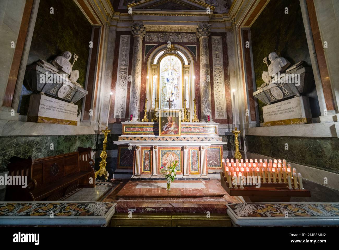 Autel et mobilier intérieur à l'intérieur de la cathédrale de Palerme, Basilique Cathédrale Metropolitana Primaziale della Santa Vergine Maria Assunta. Banque D'Images