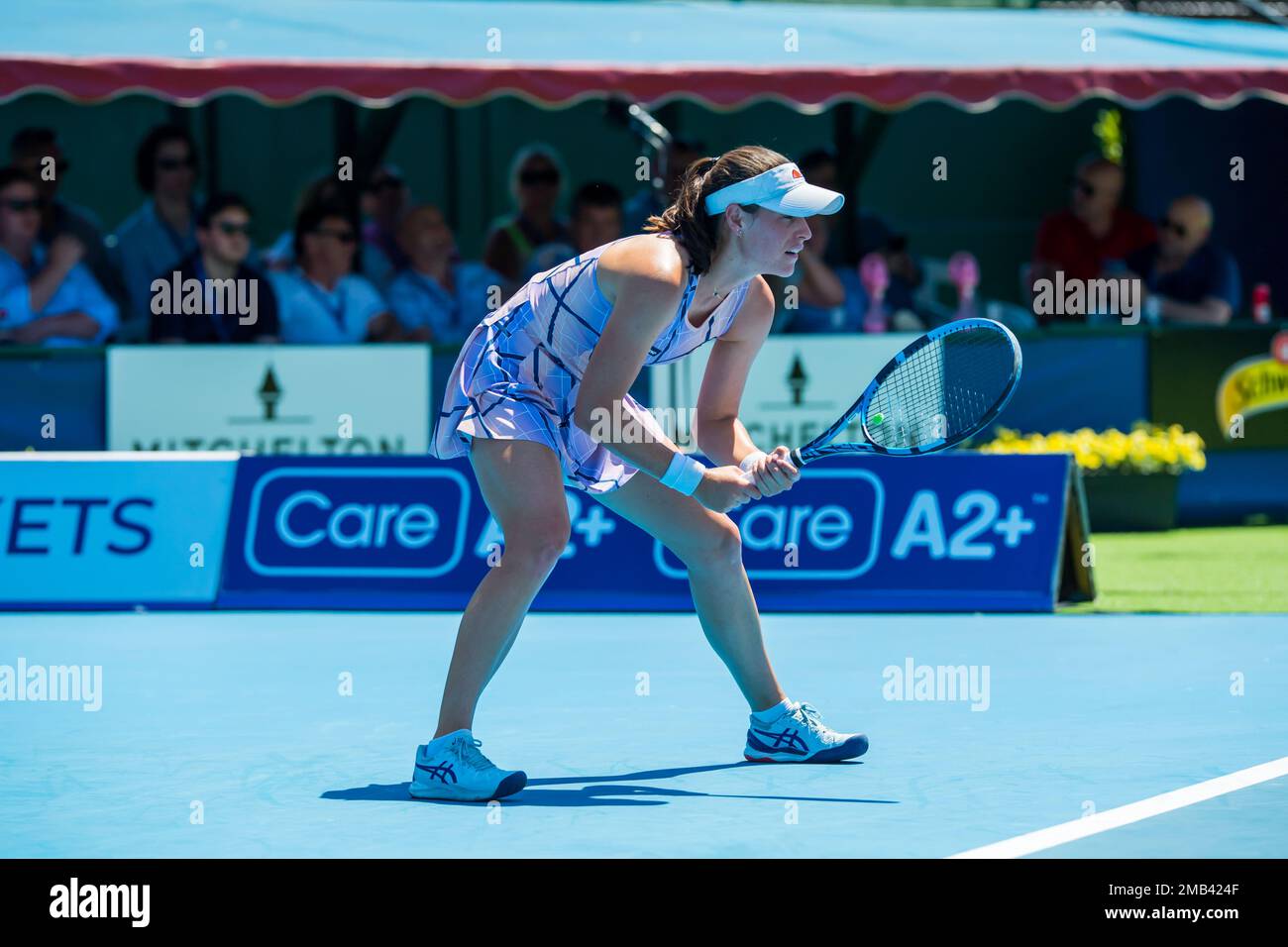 Kimberly Birrell de l'Australie en action pendant le jour 2 du tournoi de tennis classique de Kooyong dernier match contre Donna Vekic de Croatie au club de tennis de Kooyong Lawn. Vekic a gagné en trois séries 2:6, 6:2, 10:8. Banque D'Images