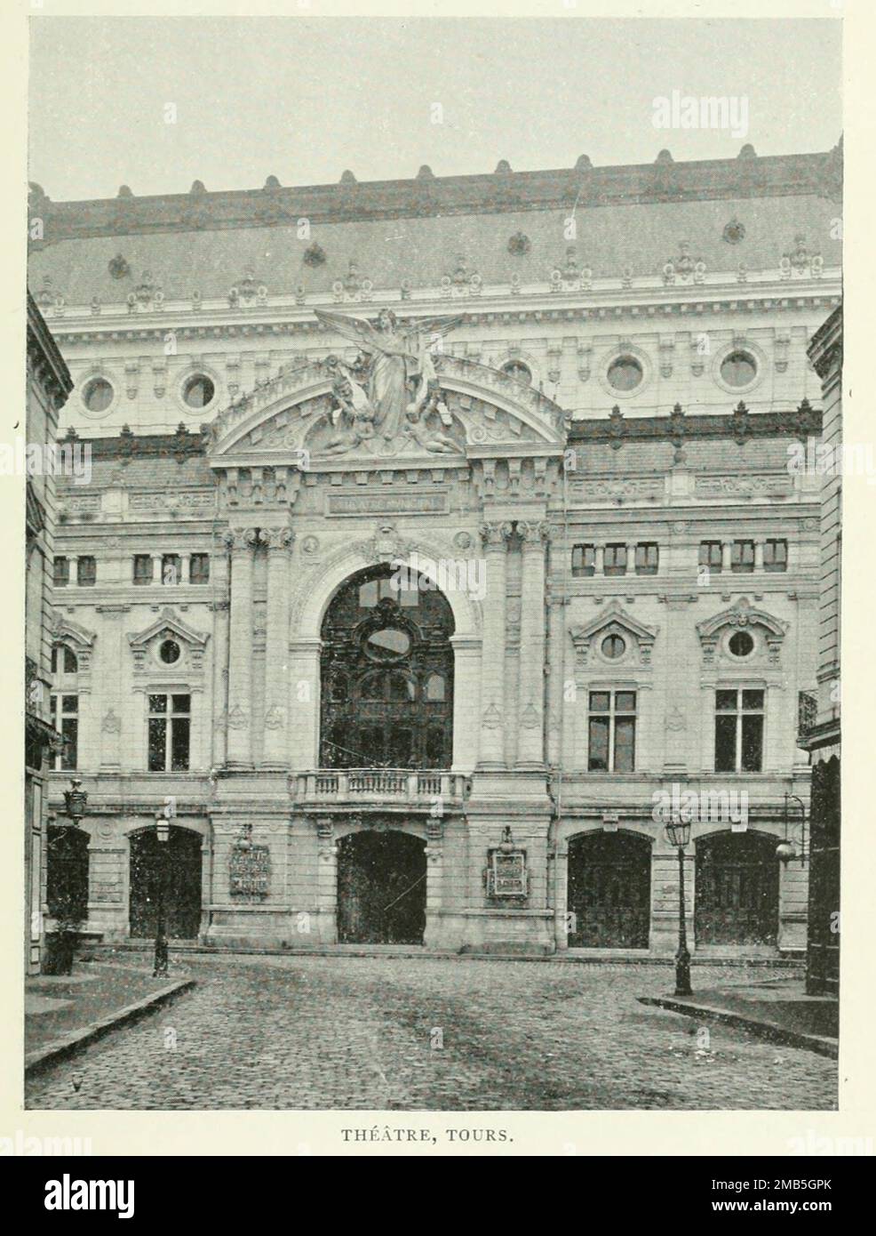 Theatre, Tours de l'article ' L'ARCHITECTURE RÉCENTE EN FRANCE ' par Barr Ferree du magazine Engineering CONSACRÉ AU PROGRÈS INDUSTRIEL Volume IX avril à septembre 1895 NEW YORK le magazine Engineering Co Banque D'Images