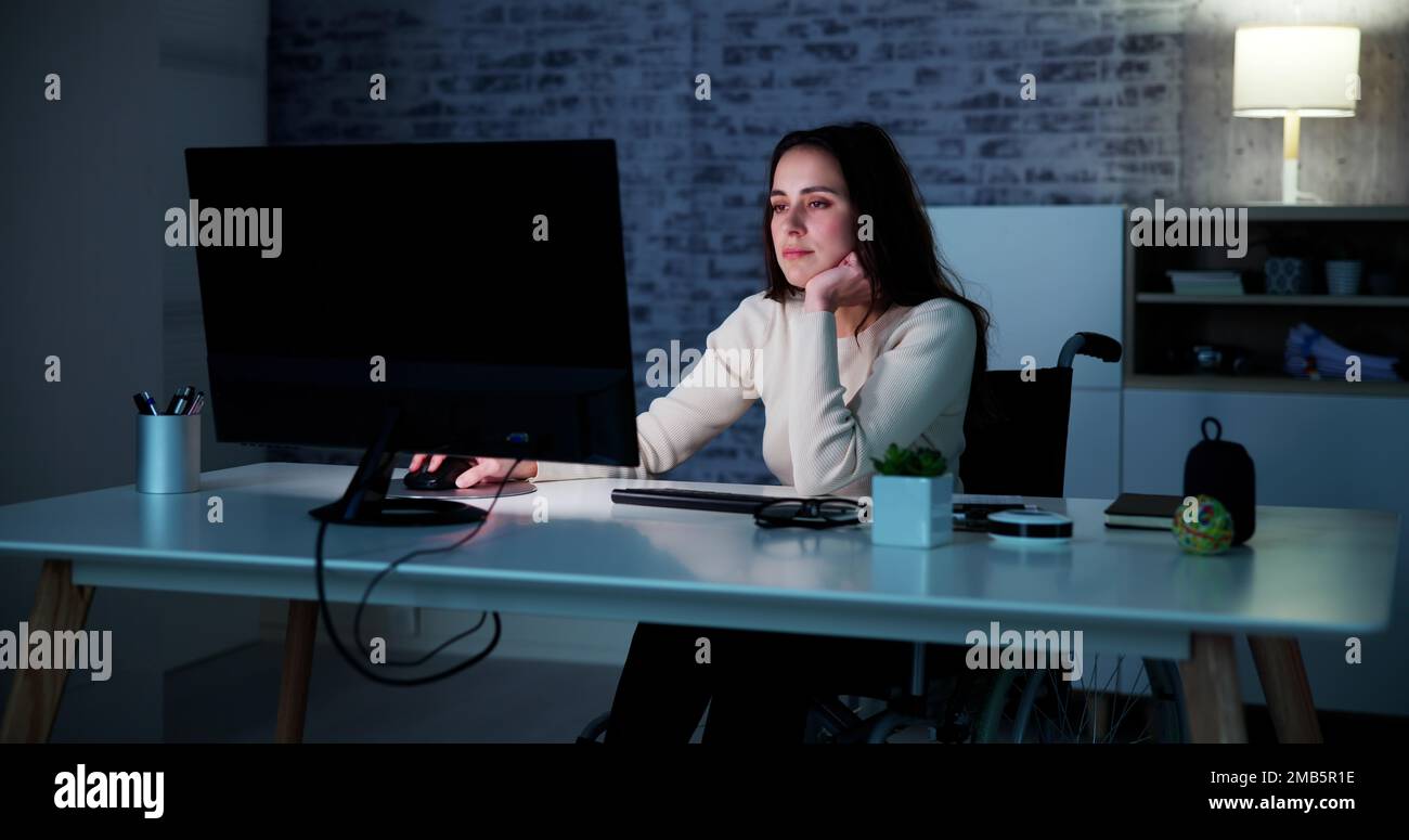 Travail stressé ennuyé au bureau. Stress fiscal Banque D'Images