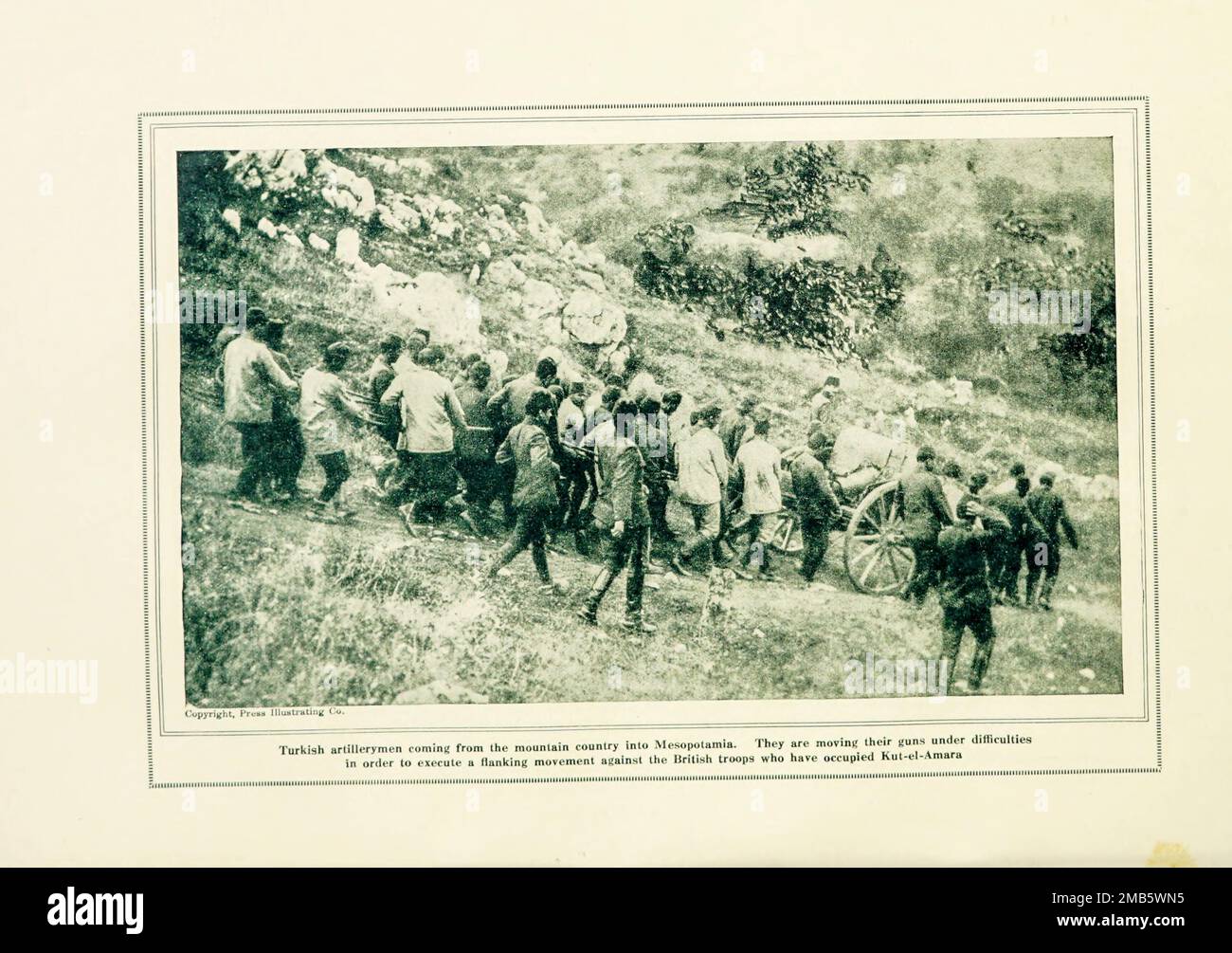 L'Artillerie turque sur le chemin de la Mésopotamie d'après le livre The Story of the Great War; The complete history of events to ce jour, LES DOCUMENTS DIPLOMATIQUES ET D'ÉTAT de Reynolds, Francis Joseph, 1867-1937; Churchill, Allen Leon; Miller, Francis Trevelyan, 1877-1959; Wood, Leonard, 1860-1927; Knight, Austin Melvin, 1854-1927; Palmer, Frederick, 1873-1958; Simonds, Frank Herbert, 1878-; Ruhl, Arthur Brown, 1876- Volume VIII publié en 1920 Banque D'Images