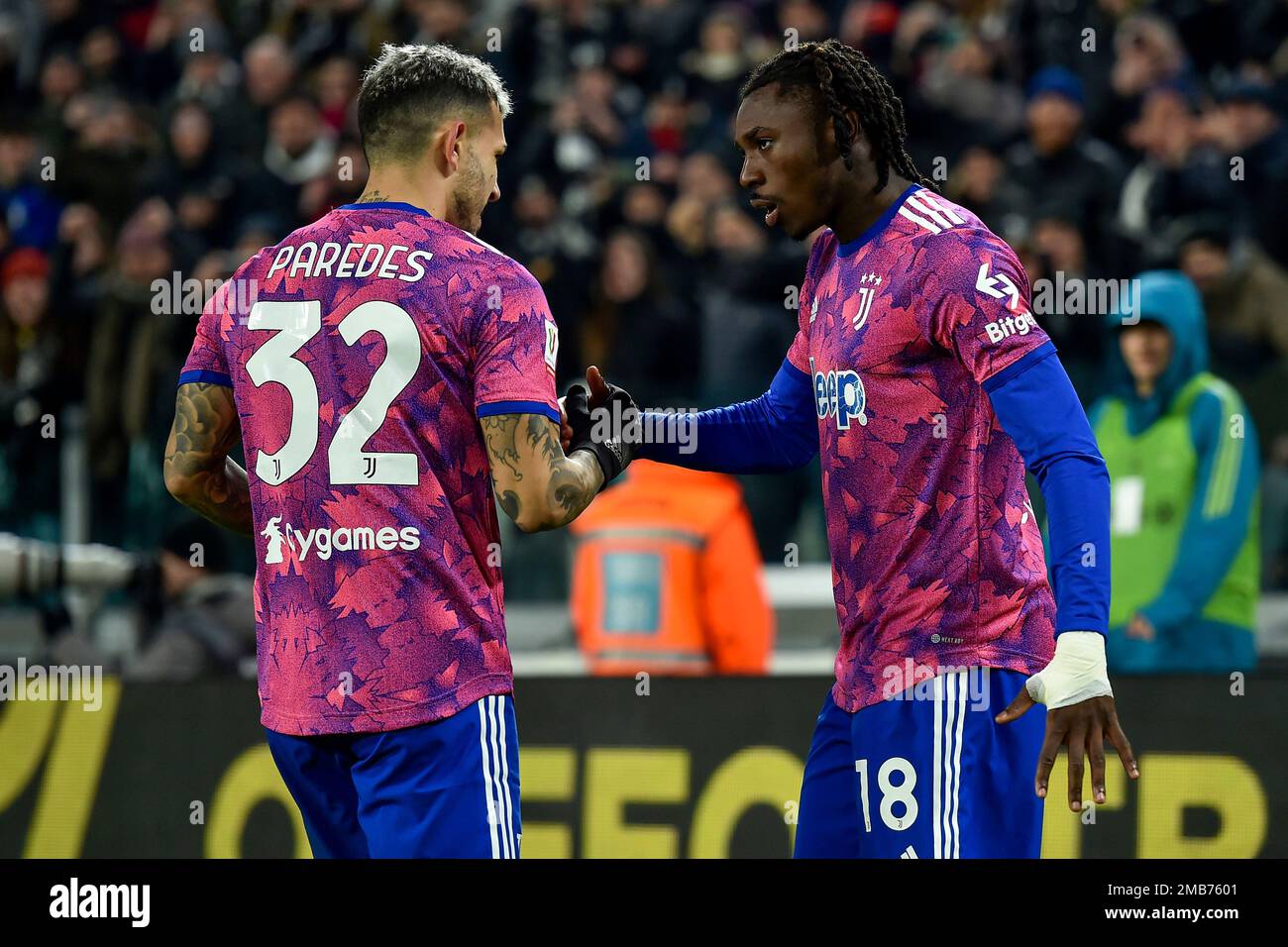 Moise Kean de Juventus FC (r) fête avec Leandro Paredes après avoir marqué le but de 1-0 lors du match de football de la coupe d'Italie entre Juventus FC an Banque D'Images Moise Kean de Juventus FC (r) fête avec Leandro Paredes après avoir marqué le but de 1-0 lors du match de football de la coupe d'Italie entre Juventus FC an Banque D'Images