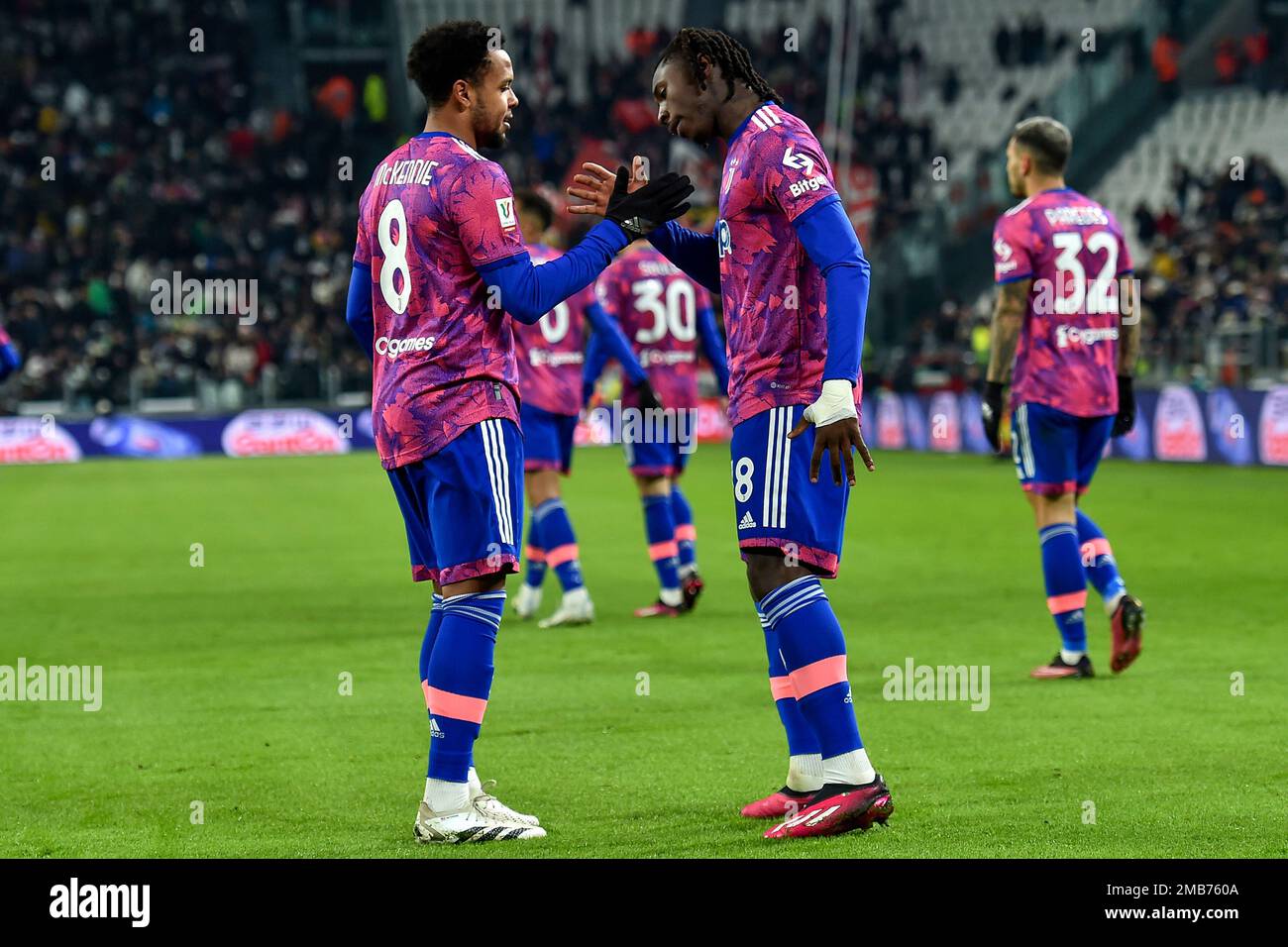 Moise Kean de Juventus FC (r) fête avec Weston McKennie après avoir marqué le but de 1-0 lors du match de football de la coupe d'Italie entre Juventus FC an Banque D'Images Moise Kean de Juventus FC (r) fête avec Weston McKennie après avoir marqué le but de 1-0 lors du match de football de la coupe d'Italie entre Juventus FC an Banque D'Images