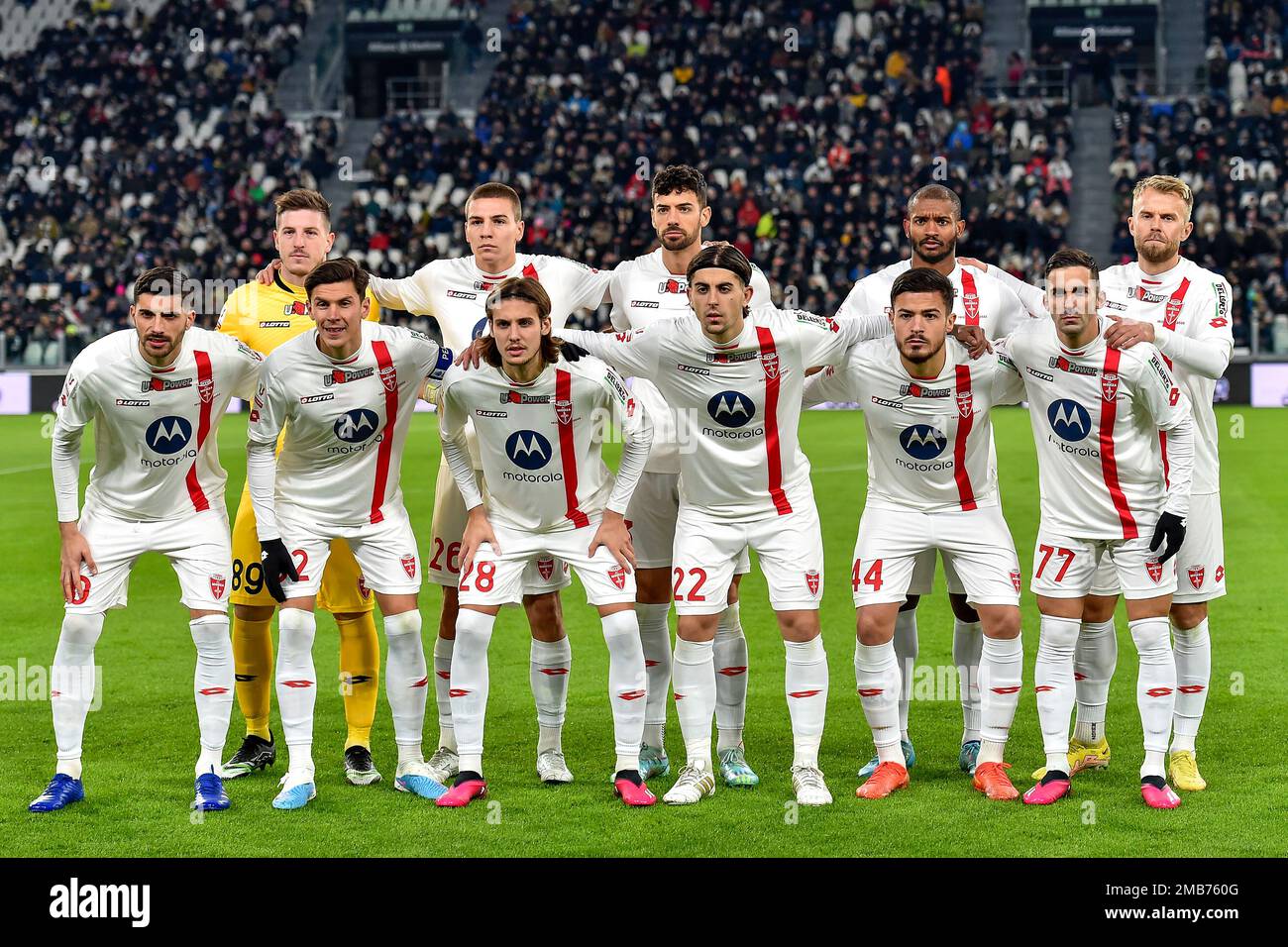 Les joueurs de Monza posent pour une photo d'équipe lors du match de football de la coupe d'Italie entre Juventus FC et AC Monza. Banque D'Images Les joueurs de Monza posent pour une photo d'équipe lors du match de football de la coupe d'Italie entre Juventus FC et AC Monza. Banque D'Images