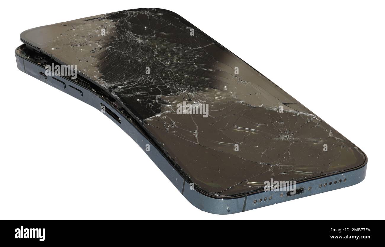 Smartphone cassé montrant des fissures à l'écran sur fond blanc. Banque D'Images