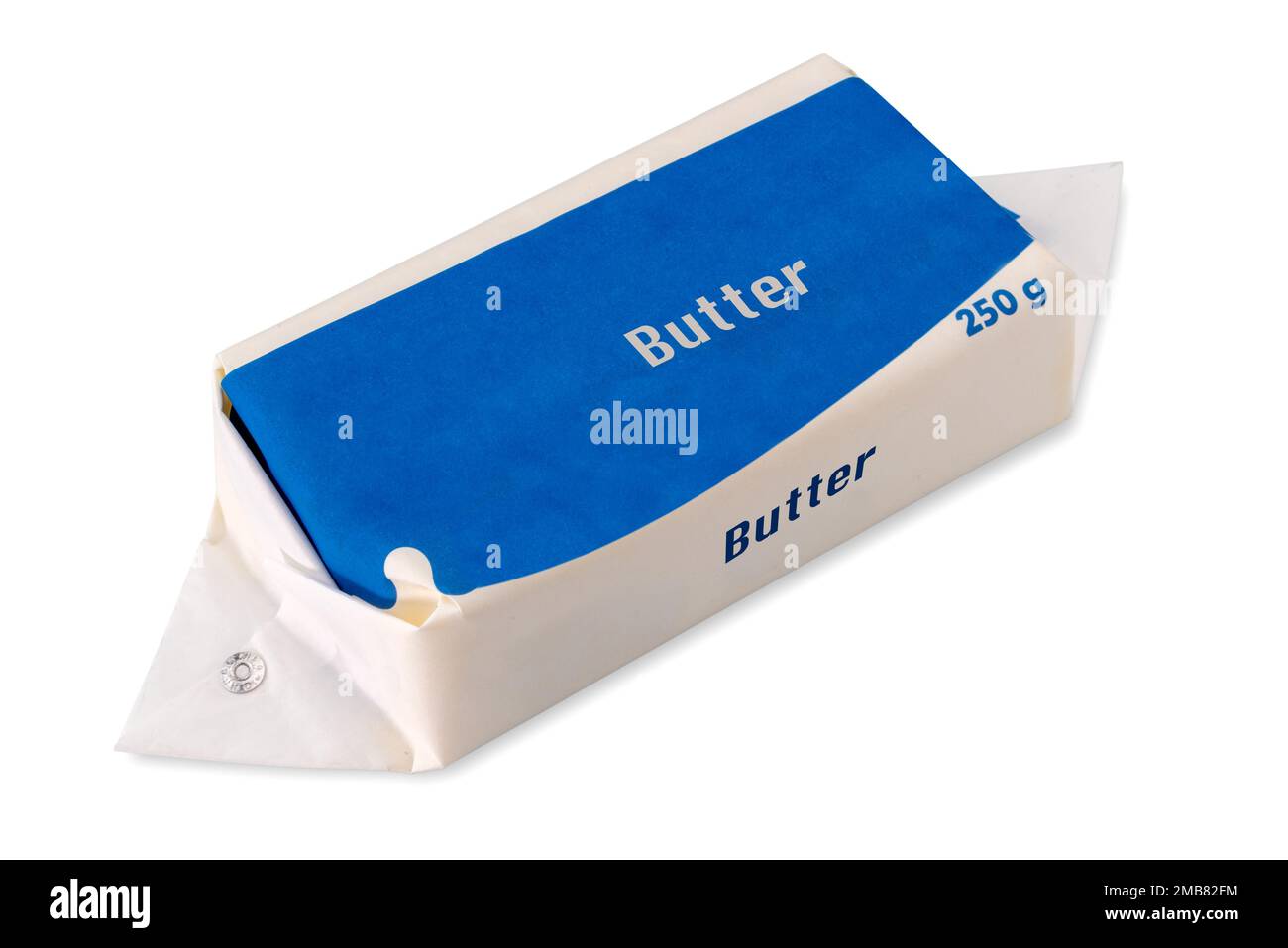 Beurre dans un emballage en papier ciré isolé sur blanc avec un chemin de coupure inclus Banque D'Images