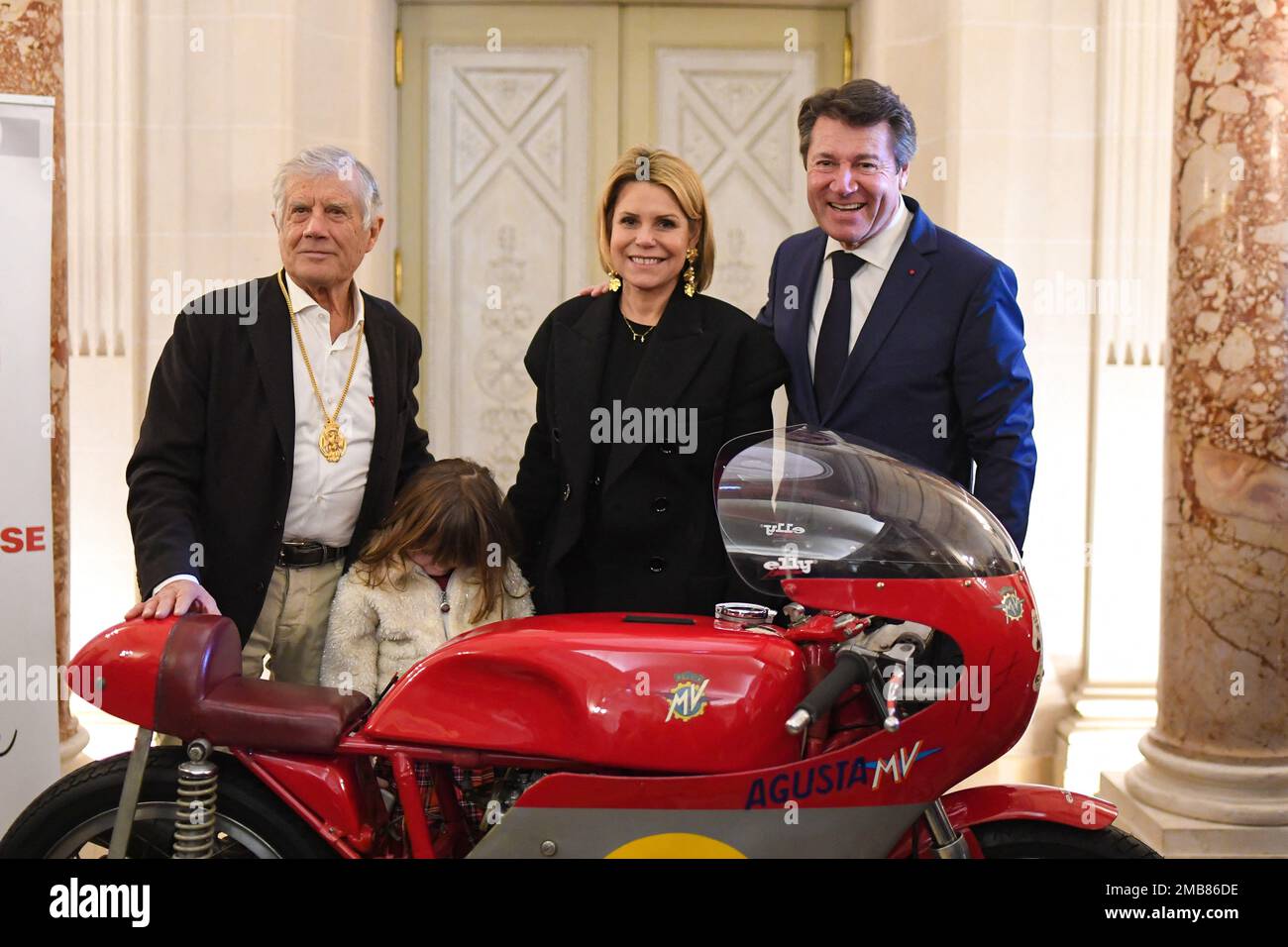 Giacomo Agostini, pilote de moto italien, Maire de Nice Christian Estrosi  avec sa femme Laura Tenoudji et sa fille Bianca lors de la cérémonie des  voeux à la communauté italienne de Nice