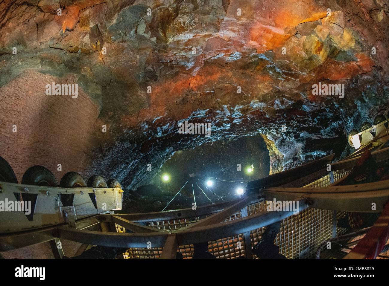 Descente dans le volcan Thrihnukagigur en Islande. Banque D'Images
