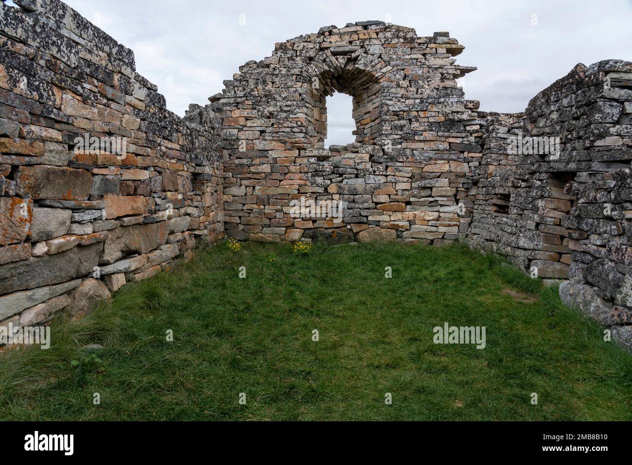 Intérieur de l'église catholique de Hvalsey (Qaqortog) ruines de la partie du 13th siècle de Qaquortukulooq site du patrimoine mondial de l'UNESCO sur Hvalseyfjord dans SW Gree Banque D'Images