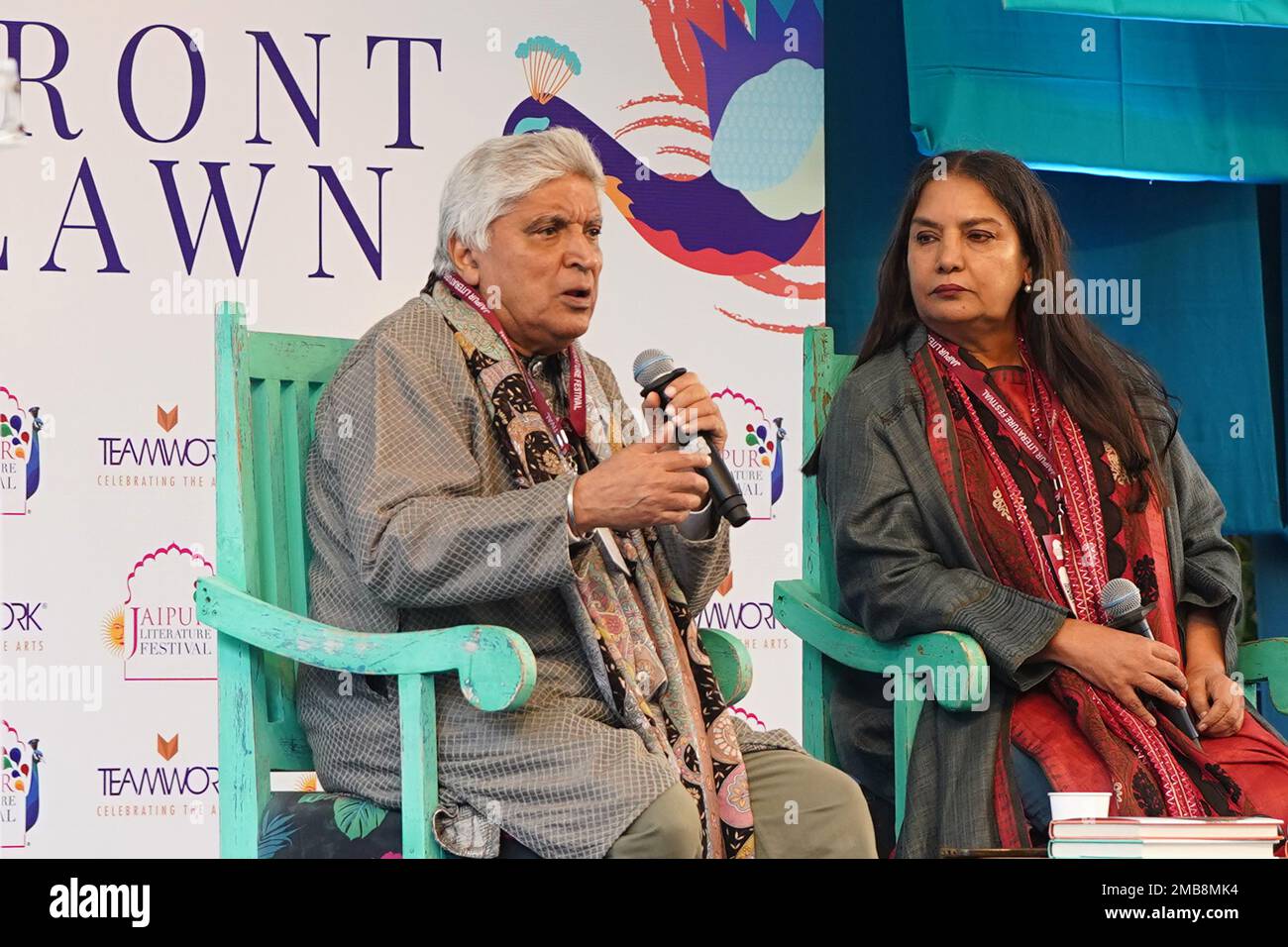 Le poète Javed Akhtar avec la femme et l'acteur Shabana Azmi pendant le festival de littérature de Jaipur, à Jaipur, capitale de l'État indien du Rajasthan sur 20 janvier 2023. Photo par ABACAPRESS.COM Banque D'Images