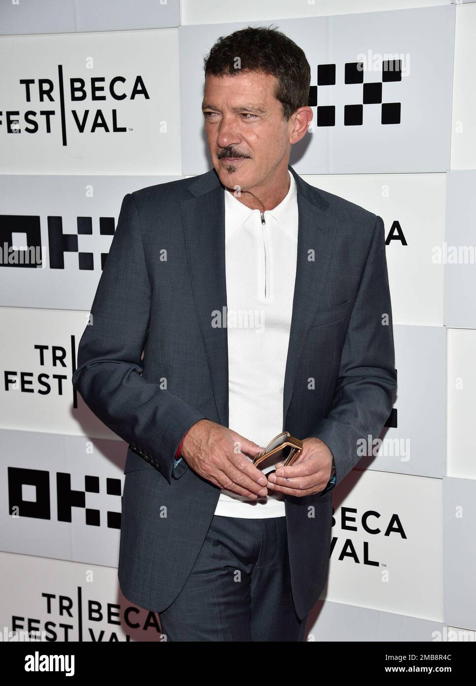 Antonio Banderas attends the premiere for "Official Competition" during the 2022 Tribeca Festival on Tuesday, June 14, 2022, in New York. (Photo by Evan Agostini/Invision/AP) Banque D'Images