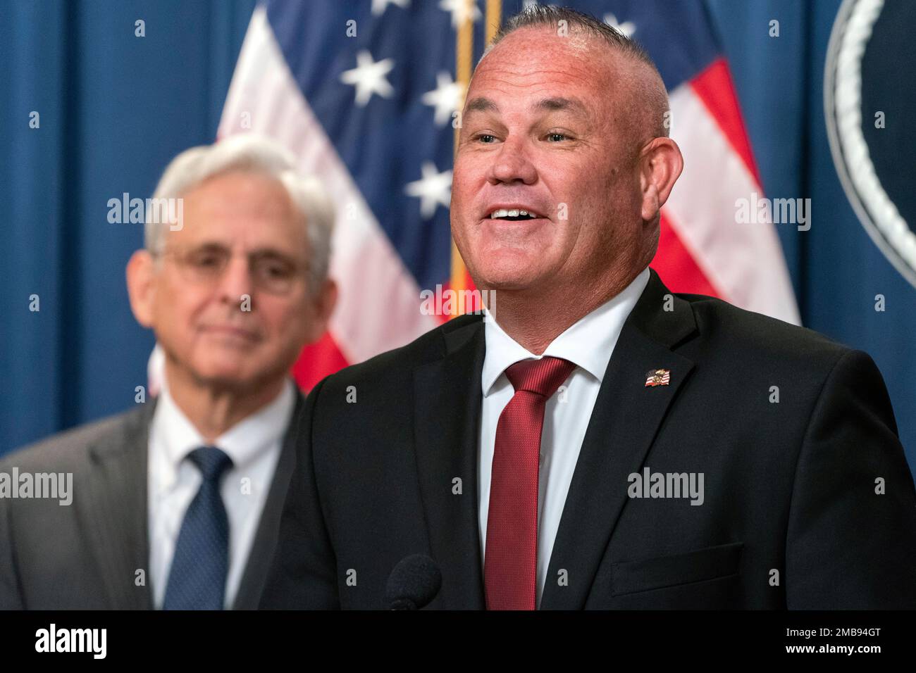 Special Agent in Charge Jeff Boshek II of the ATF's Dallas Field Division, right, speaks about a firearms trafficking enforcement action, next to Attorney General Merrick Garland, Monday, June 13, 2022, at the Department of Justice in Washington. (AP Photo/Jacquelyn Martin) Banque D'Images