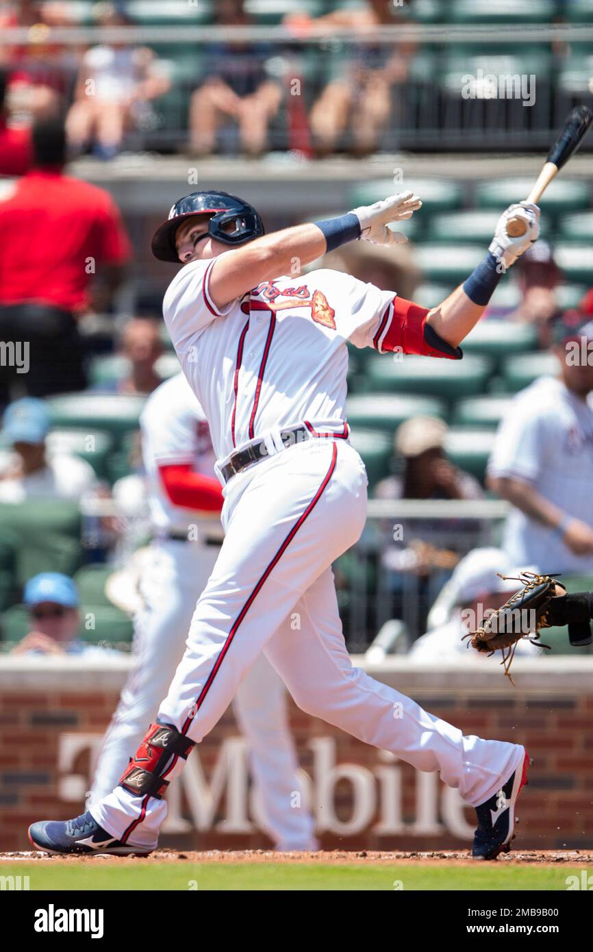 Atlanta Braves' Austin Riley bats in the first inning of a baseball game against the Pittsburgh Pirates, Sunday, June 12, 2022, in Atlanta. (AP Photo/Hakim Wright Sr.) Banque D'Images