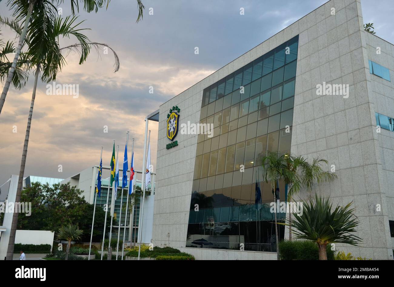 Bâtiment du siège de la CBF de la Confédération brésilienne de football, vue générale. L'emblème de la confédération du football est vu sur le devant - 05.28.2015 Banque D'Images
