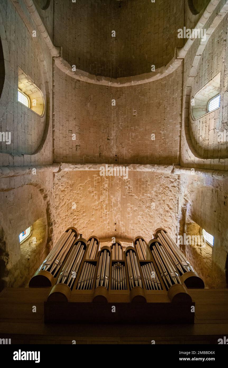 Orgue à pipe à l'intérieur de l'abbaye royale de Santa Maria de Poblet. Tarragone, Catalogne, Espagne Banque D'Images