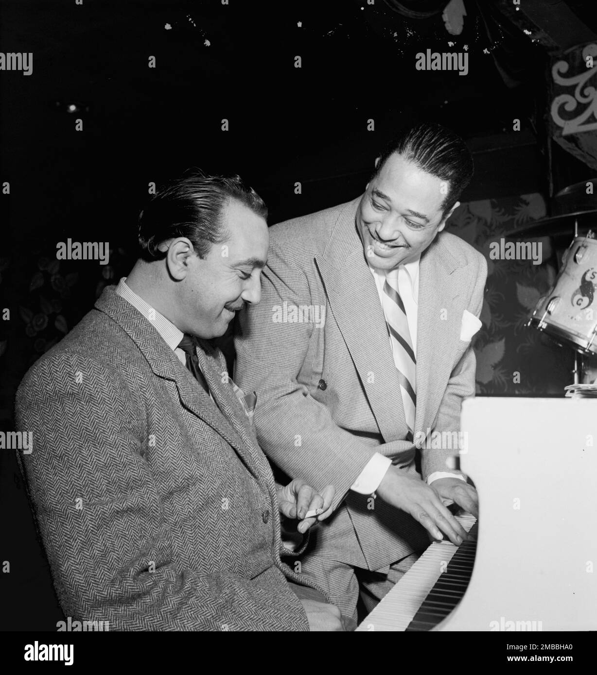 Portrait de Django Reinhardt et Duke Ellington, Aquarium, New York, N.Y., ca. Novembre 1946. Banque D'Images