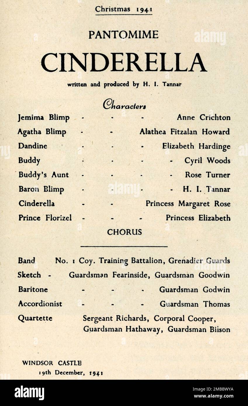 « Pantomime de Noël - 1941 », 1947. Programme de divertissement au château de Windsor avec la future reine Elizabeth II, comme principal garçon, et sa jeune sœur: 'Cendrillon - écrit et produit par H. I. Tannar. Personnages: Jemima Blimp - Anne Crichton; Agatha Blimp - Alathea Fitzalan Howard; Dandine - Elizabeth Hardinge; Buddy - Cyril Woods; Buddy's tante - Rose Turner; Baron Blimp - H. I. Tannar; Cendrillon - princesse Margaret Rose; Prince Florizel - princesse Elizabeth. Chorus: Bande no 1 Bataillon d'entraînement de compagnie, Grenadier Guards; esquisse - Guardsman FearInside, Guardsman Goodwin; Banque D'Images