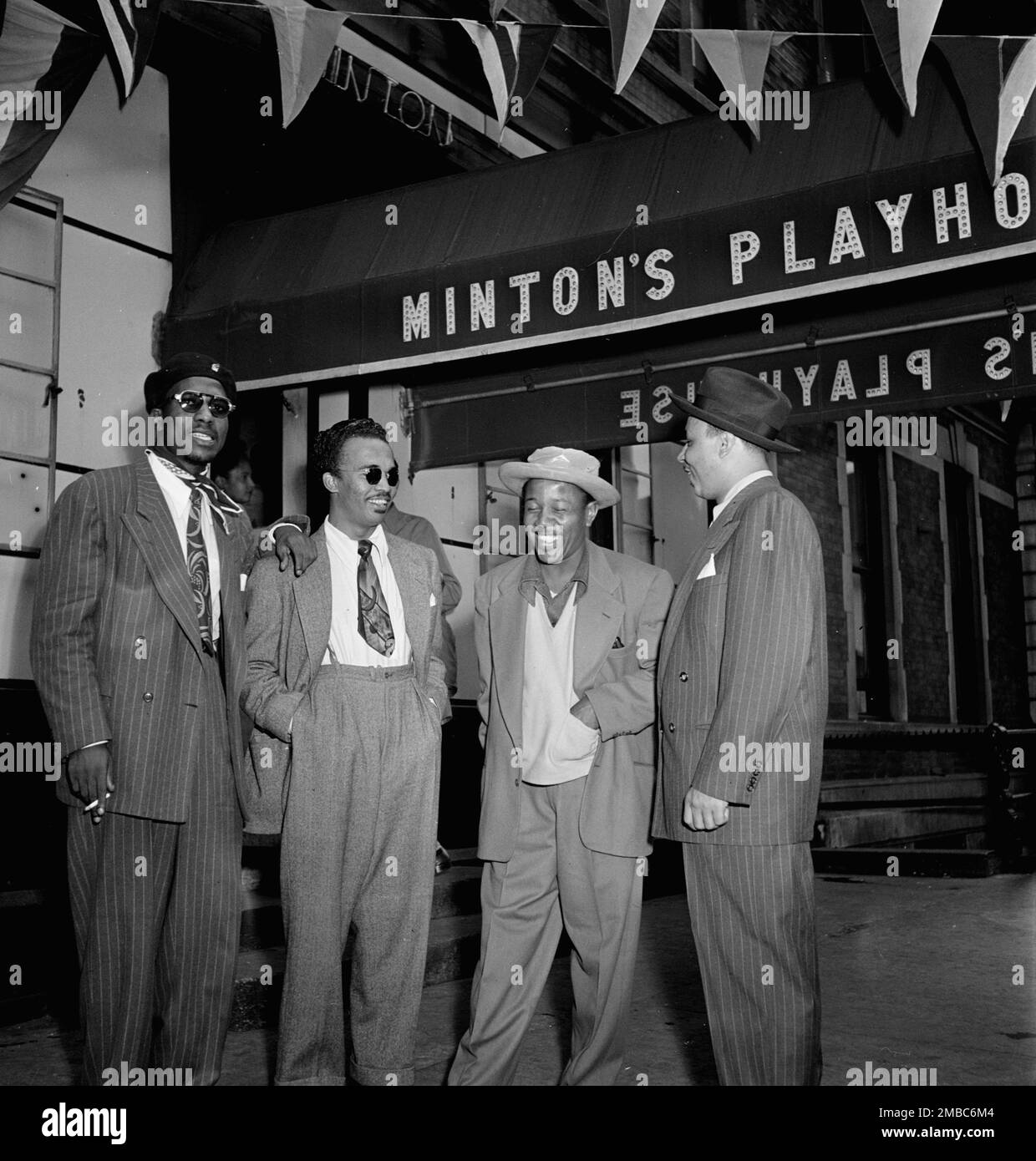 Portrait de Thelonious Monk, Howard McGhee, Roy Eldridge et Teddy Hill, Minton's Playhouse, New York, New York, env. 1947 septembre. Banque D'Images