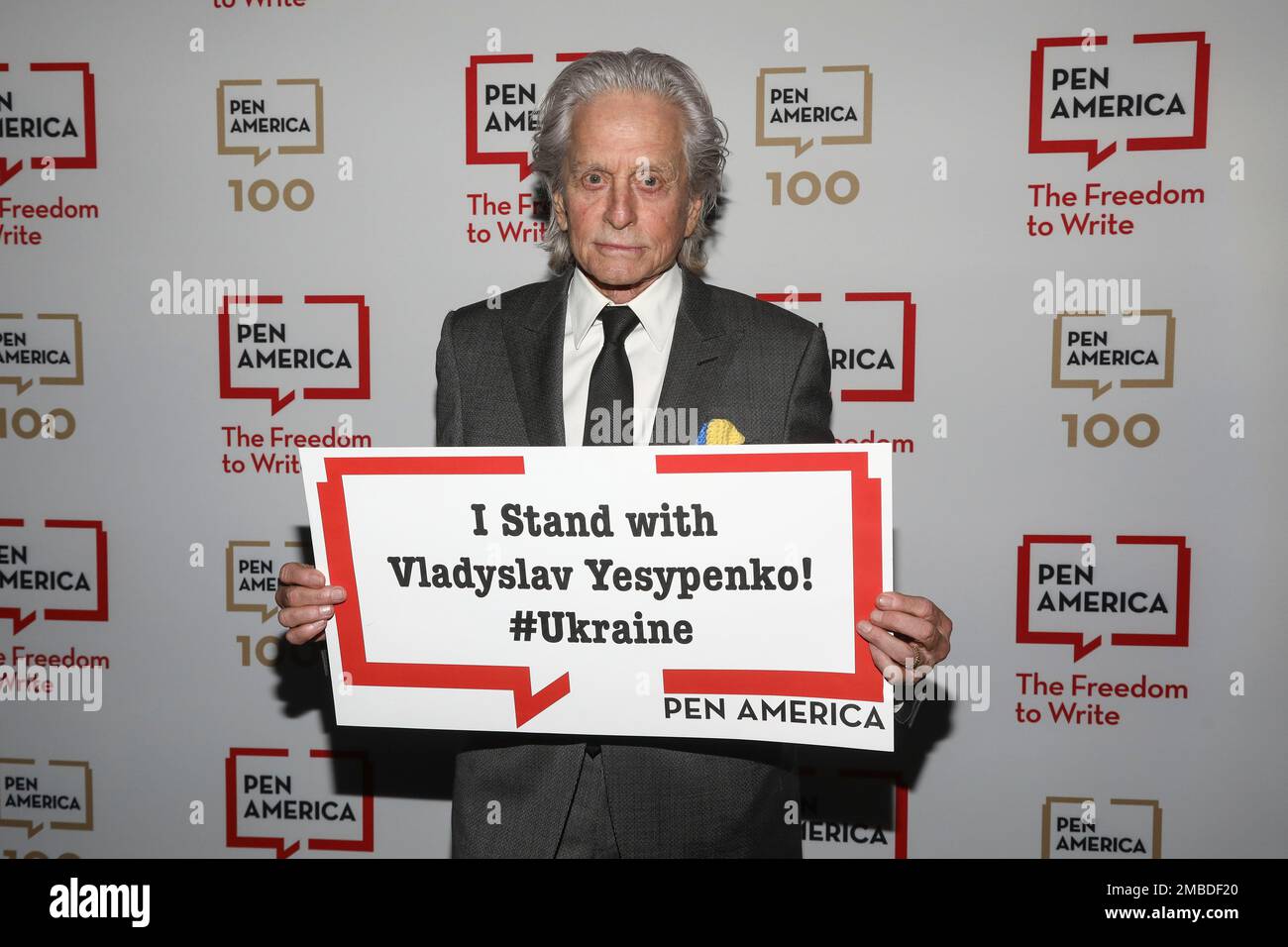 Actor Michael Douglas attends the PEN America Literary Gala at the American Museum of Natural History, Monday, May 23, 2022, in New York. (Photo by Andy Kropa/Invision/AP) Banque D'Images