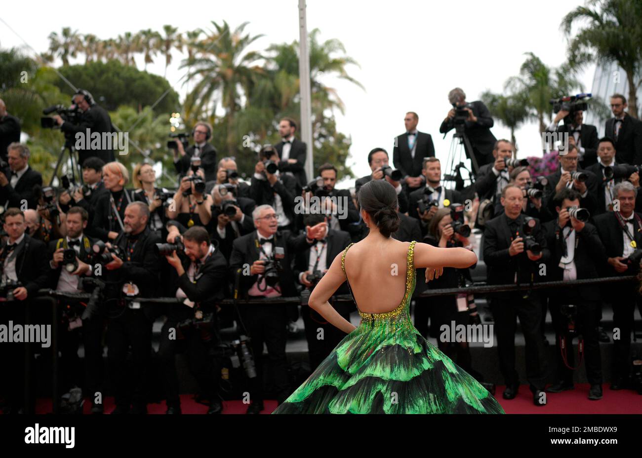 Raline Shah poses for photographers upon arrival at the premiere of the film 'Forever Young' at the 75th international film festival, Cannes, southern France, Sunday, May 22, 2022. (AP Photo/Daniel Cole) Banque D'Images