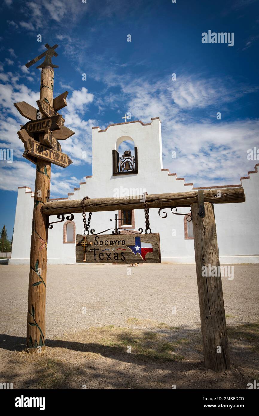 Un jour d'août à la mission Socorro, sur le sentier de la mission, à Socorro, Texas. Banque D'Images