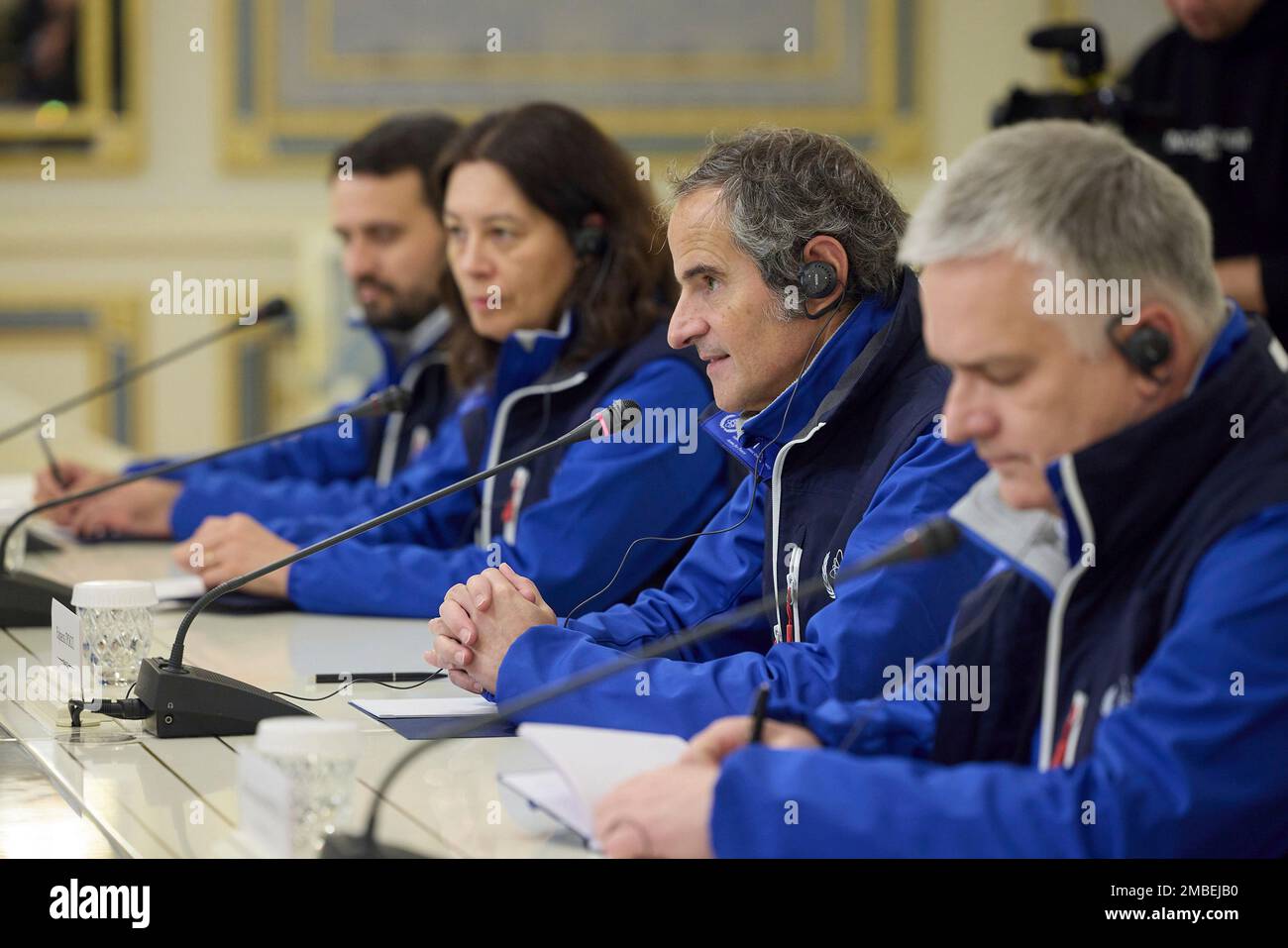 Kiev, Ukraine. 19th janvier 2023. La délégation de l'Agence internationale de l'énergie atomique, dirigée par le directeur général Rafael Grossi, 2nd à droite, lors d'une rencontre en face à face avec le président ukrainien Volodymyr Zelenskyy au Palais Mariinsky, à 19 janvier 2023, à Kiev, en Ukraine. Credit: Présidence de l'Ukraine/Présidence de l'Ukraine/Alamy Live News Banque D'Images