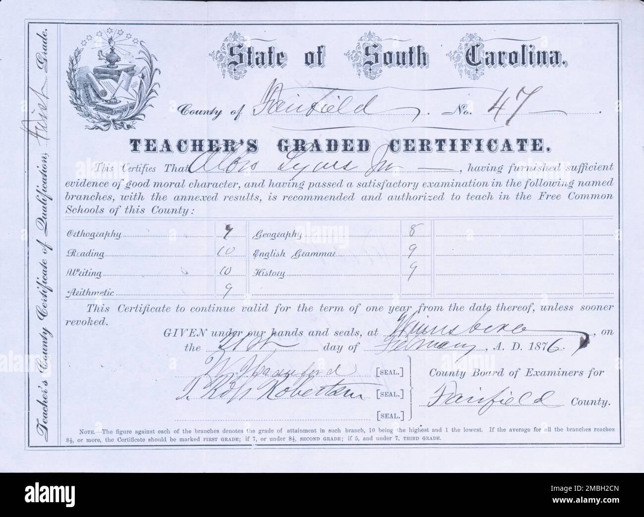 Certificat de qualification du comté des enseignants de Caroline du Sud, première année, 1876. 'Ceci certifie que Albro Lyons, Jr. [Un Africain-américain], ayant fourni suffisamment de preuves de bon caractère moral, et ayant passé un examen satisfaisant dans les branches nommées suivantes, avec les résultats annexés, est recommandé et autorisé à enseigner dans les écoles communes libres de ce comté [Fairfield]: L'orthographie - 7; Lecture - 10; écriture - 10; arithmétique - 9; géographie - 8; Grammaire anglaise - 9; Histoire - 9. Ce certificat pour continuer à être valide pour une durée d'un an à compter de sa date, unles Banque D'Images