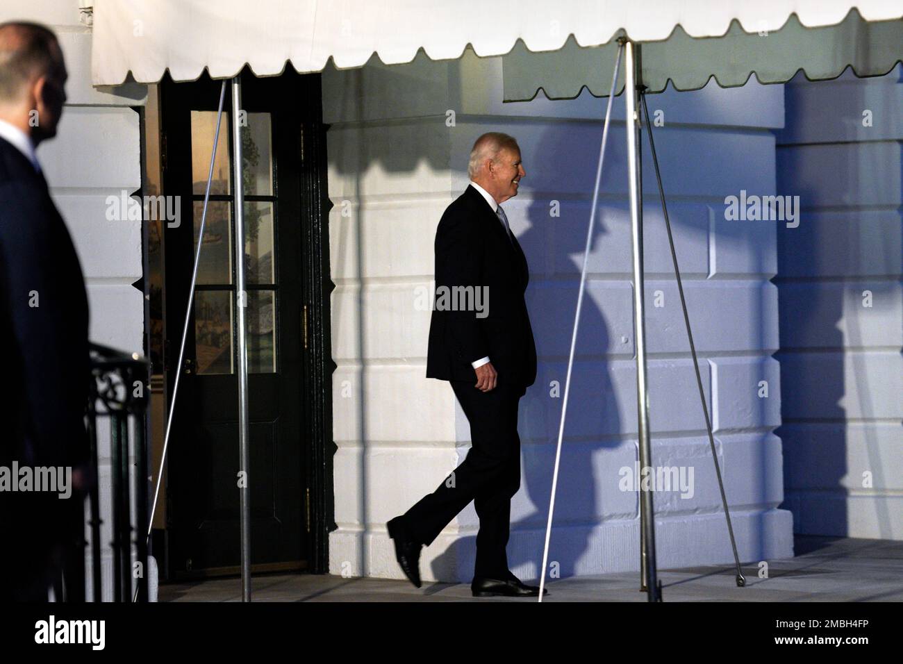 Washington, États-Unis. 20th janvier 2023. ÉTATS-UNIS Le président Joe Biden sort de la Maison Blanche sur 20 janvier 2023 à Washington, DC avant son départ pour la plage de Rehoboth, Delaware. (Photo par Yuri Gripas/Sipa USA) crédit: SIPA USA/Alay Live News Banque D'Images