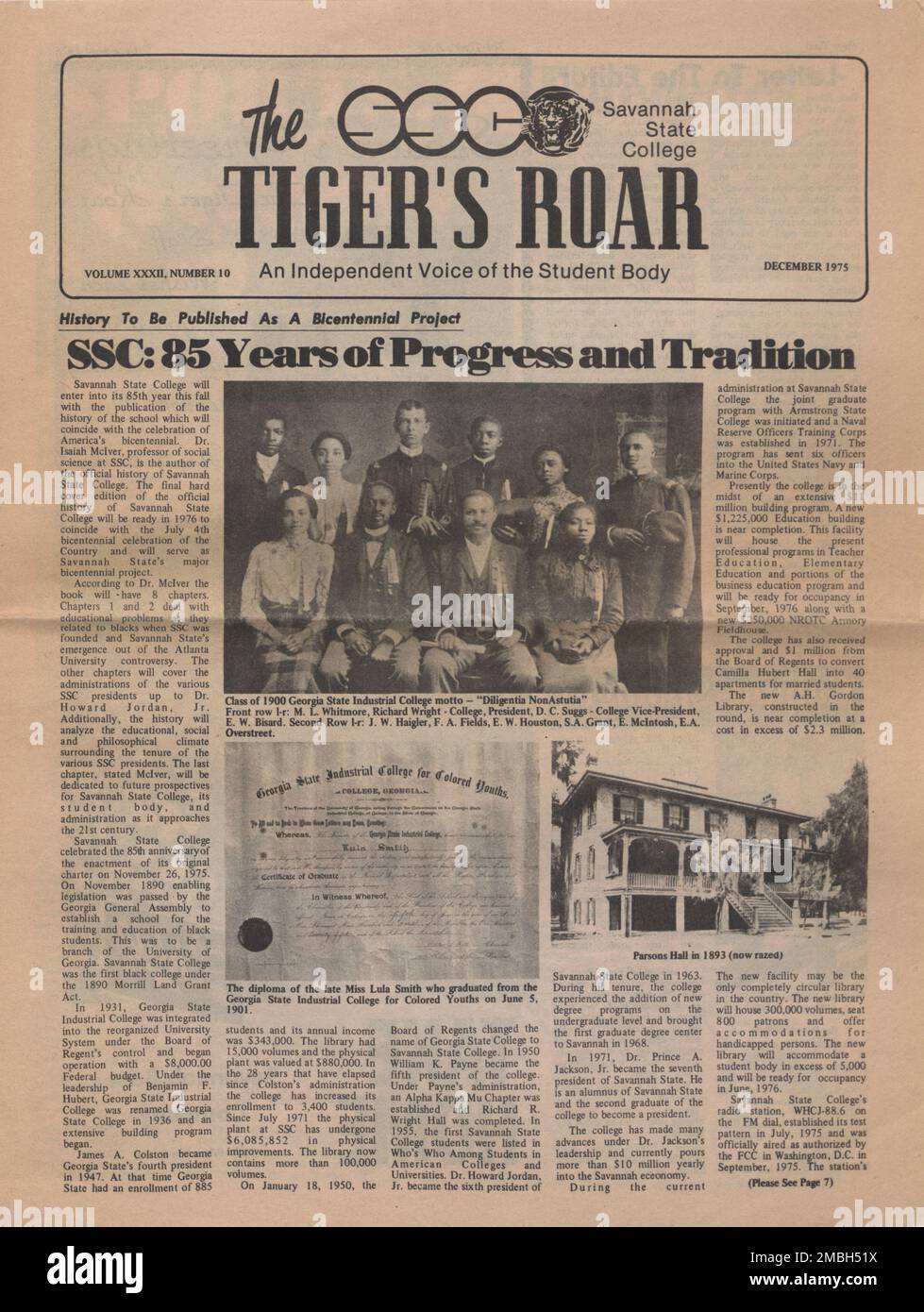 Le rugissement du tigre : une voix indépendante du corps étudiant, Volume XXXII, 1975-12. « L'histoire sera publiée comme un projet bicentenaire. SSC [Savannah State College] : 85 ans de progrès et de tradition. [Photo portrait]. Classe de 1900 Georgia State Industrial College devise - "Diligentia non Astutia". Première rangée l-r: M. L. Whitmore, Richard Wright - Collège, président, D. C. Suggs - vice-président du Collège, E. W. Bisard. Deuxième rangée : J. W. Haigler, F. A. Fields, E. W. Houston, S. A. Grant, E. McIntosh, E. A. Overstreet. Photos du diplôme de feu Mlle Lula Smith qui a obtenu son diplôme Banque D'Images