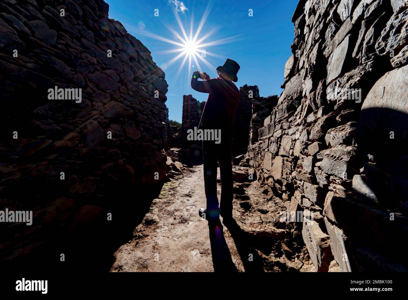FILE - A man takes pictures of the ruins of the old village of Vilar, submerged since 1954 when a hydropower dam flooded the valley, that have risen above the waters of the Zezere River due to drought, near Pampilhosa da Serra in central Portugal, Thursday, Feb. 17, 2022. By the end of January, 45% of the country was enduring "severe" or "extreme" drought conditions, according to the national weather agency IPMA. (AP Photo/Sergio Azenha, File) Banque D'Images