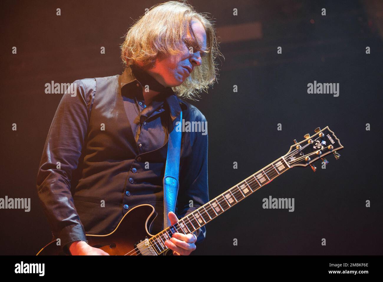 Madrid, Espagne. 20th janvier 2023. Le guitariste Alvaro Tormo du groupe Los Zigarros se produit sur scène au festival Inverfest 2023 au WizCenter de Madrid. (Photo par Atilano Garcia/SOPA Images/Sipa USA) crédit: SIPA USA/Alay Live News Banque D'Images