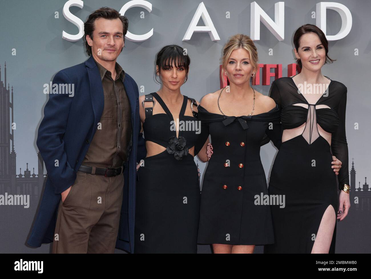 Rupert Friend, from left, Naomi Scott, Sienna Miller and Michelle Dockery pose for photographers upon arrival at the World premiere of the series 'Anatomy of a Scandal' in London Thursday, April 14, 2022. (AP Photo/Scott Garfitt) Banque D'Images