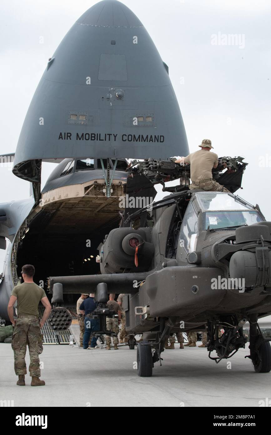 Le 1st Attack reconnaissance Battach, le 211th Aviation Regiment, la ...