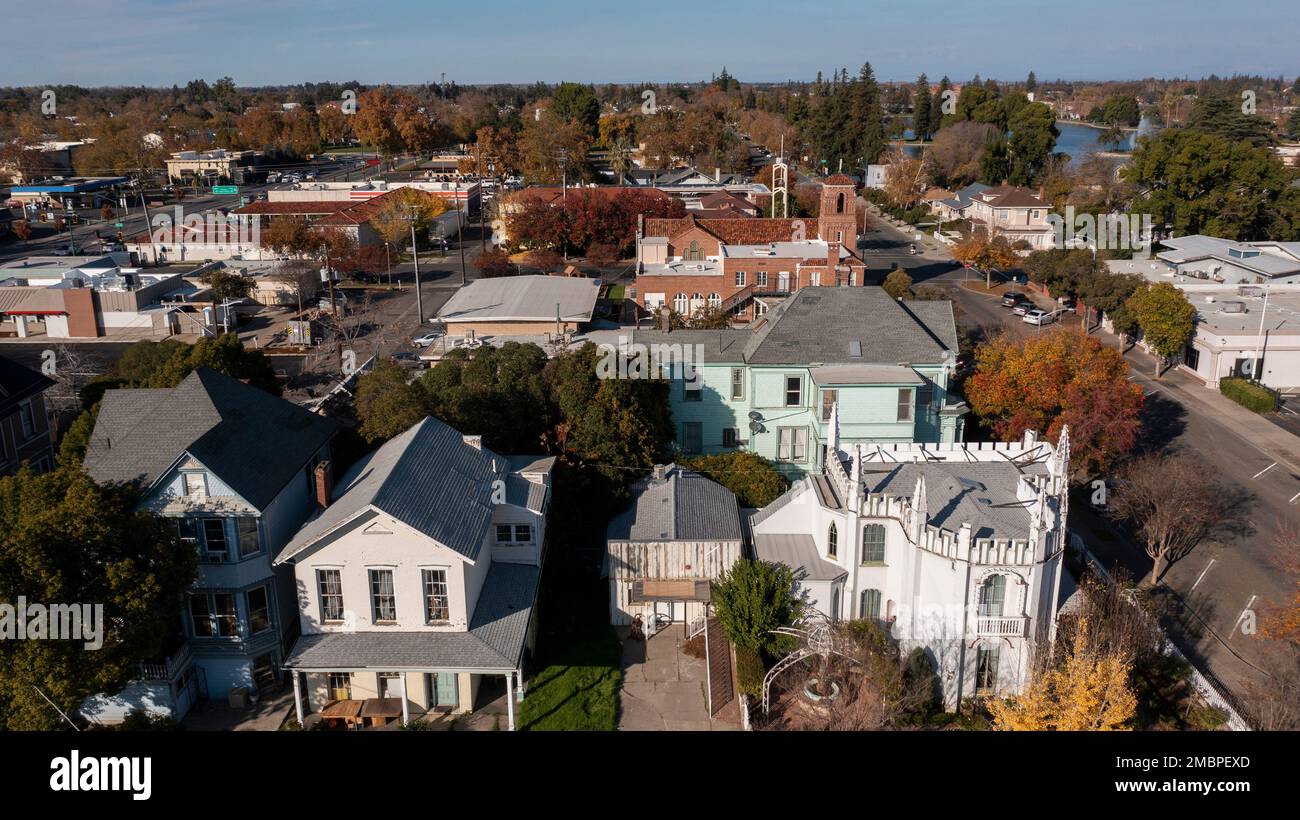 Après-midi vue aérienne du centre-ville et des quartiers environnants de Marysville, Californie, Etats-Unis. Banque D'Images